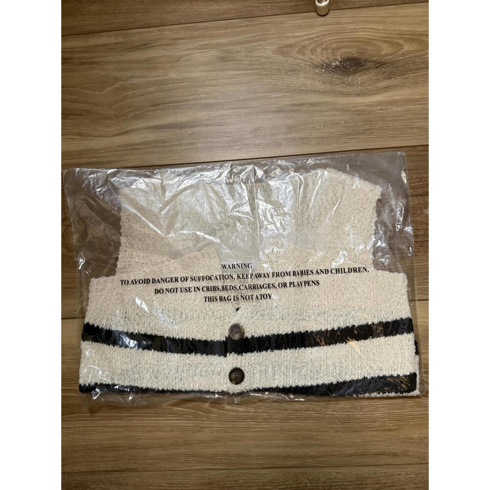 NWT! Blu Pepper Stripe Crop Sweater Vest in Cream Size Medium - Picture 6 of 7